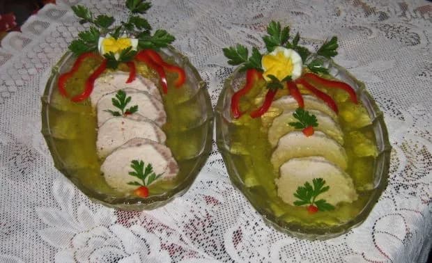 Jak zrobić schab w galarecie z chrzanem, by zaskoczyć gości smakiem