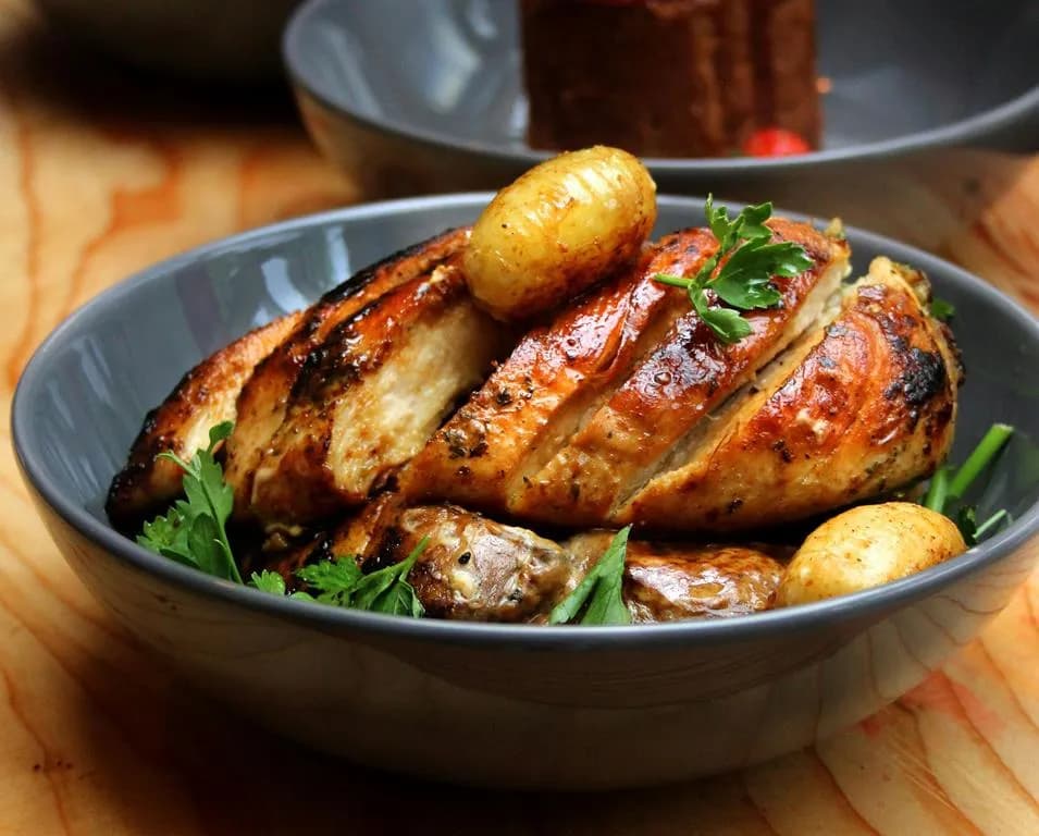 Jak usmażyć kurczaka na patelni, by był soczysty i chrupiący