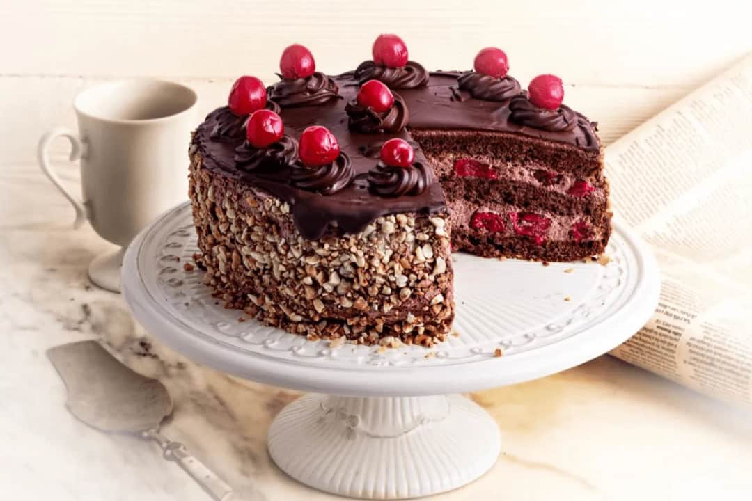 Czym nasączyć tort czekoladowy, aby był wilgotny i pełen smaku?