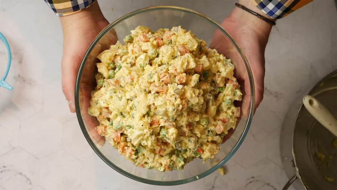 Ile gotować warzywa na sałatkę w szybkowarze, by były idealne?