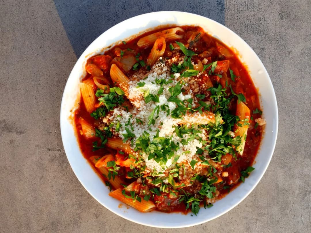 Prosty przepis na penne z chorizo – szybkie danie obiadowe w 30 minut