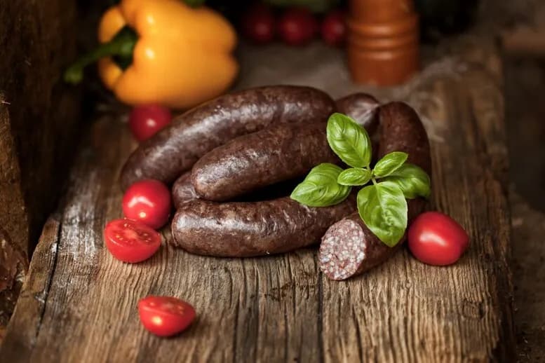 Co dodać do kaszanki, aby zaskoczyć smakiem i aromatem?