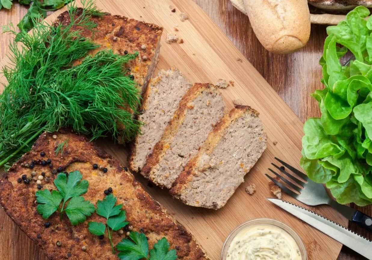 Jakie przyprawy do pieczonego pasztetu, by zachwycić smakiem?