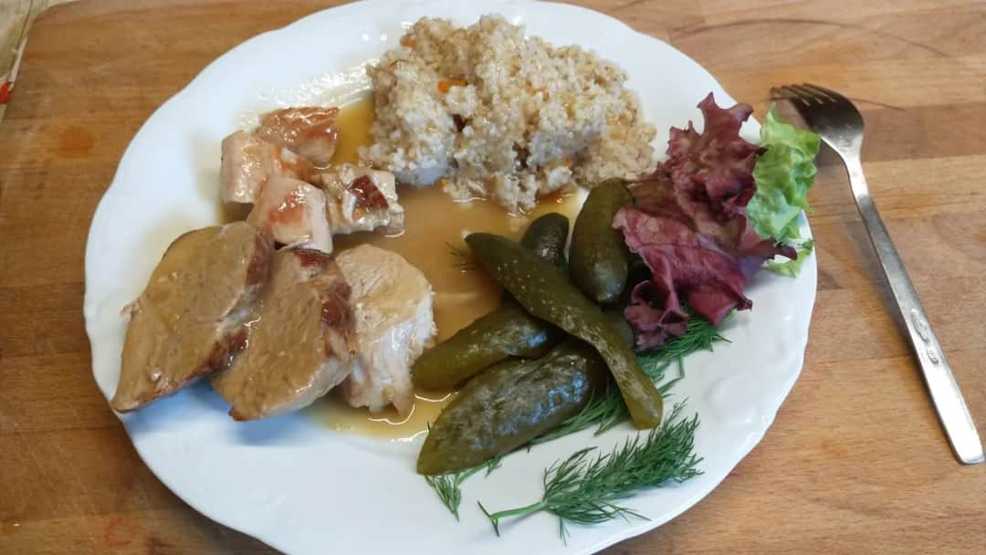 Jak zrobić gulasz z kaszą, który zachwyci smakiem i syci na długo