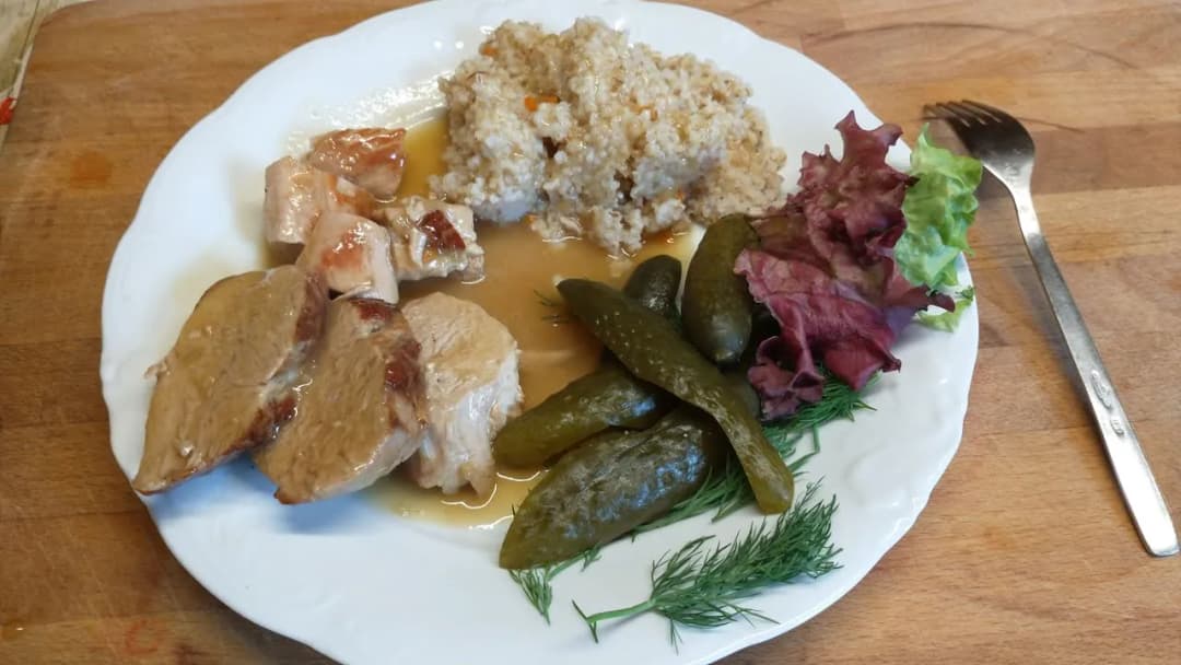 Jak zrobić gulasz z kaszą, który zachwyci smakiem i syci na długo