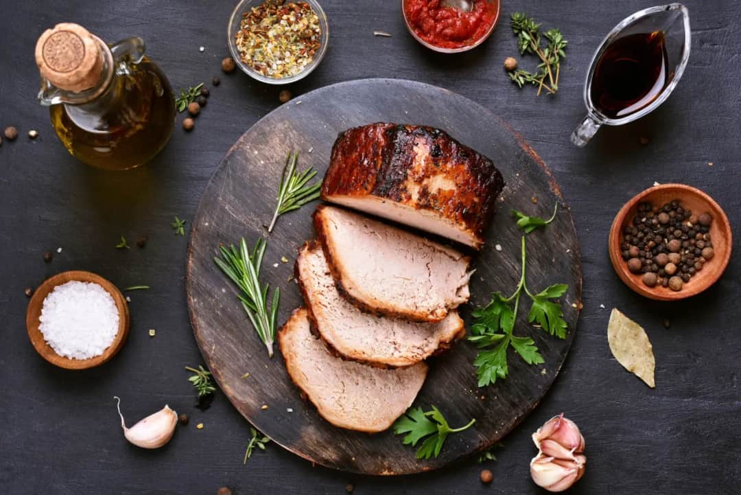 Ile czasu piec schab? Sprawdź, jak uniknąć suchości i uzyskać idealne mięso