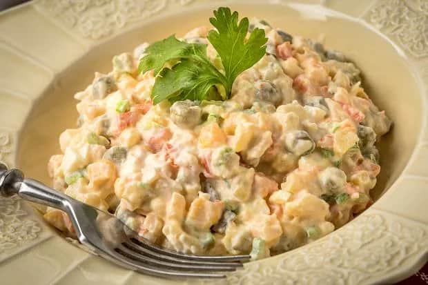 Najlepsze warzywa do sałatki jarzynowej – co wybrać i jak uniknąć błędów