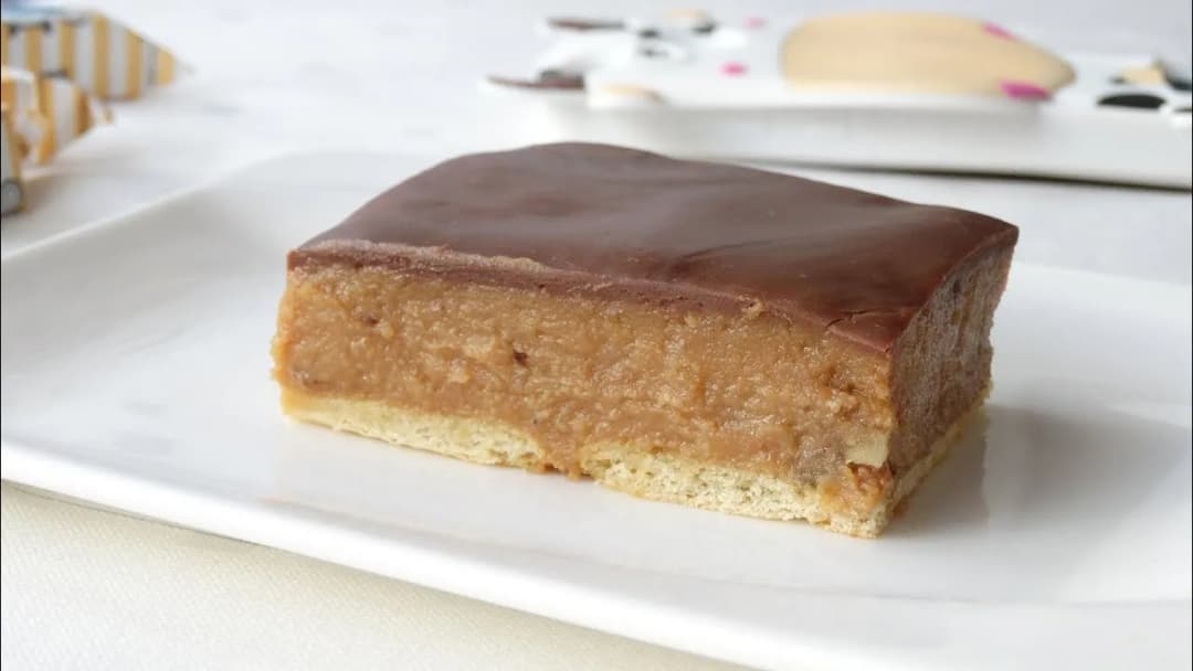 Prosty przepis na ciasto krówka z chrupkami kukurydzianymi – deser, który pokochasz