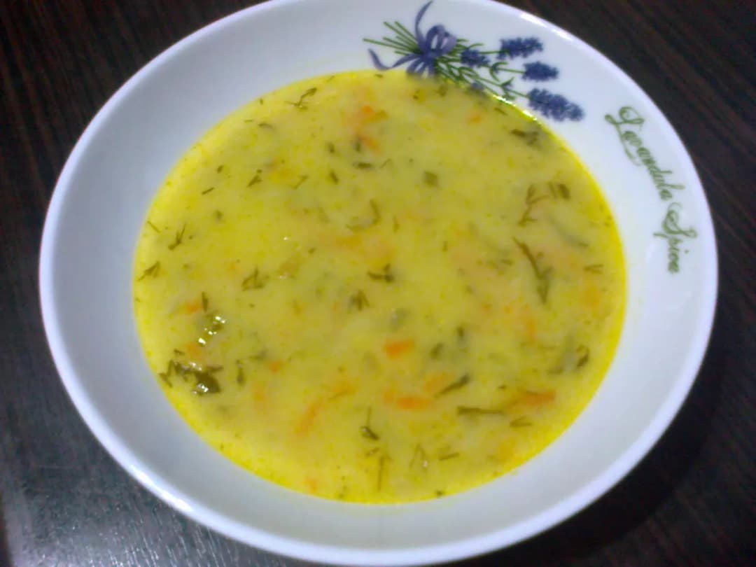 Ile kcal ma zupa ogórkowa? Sprawdź, jak wpływa na dietę i odchudzanie