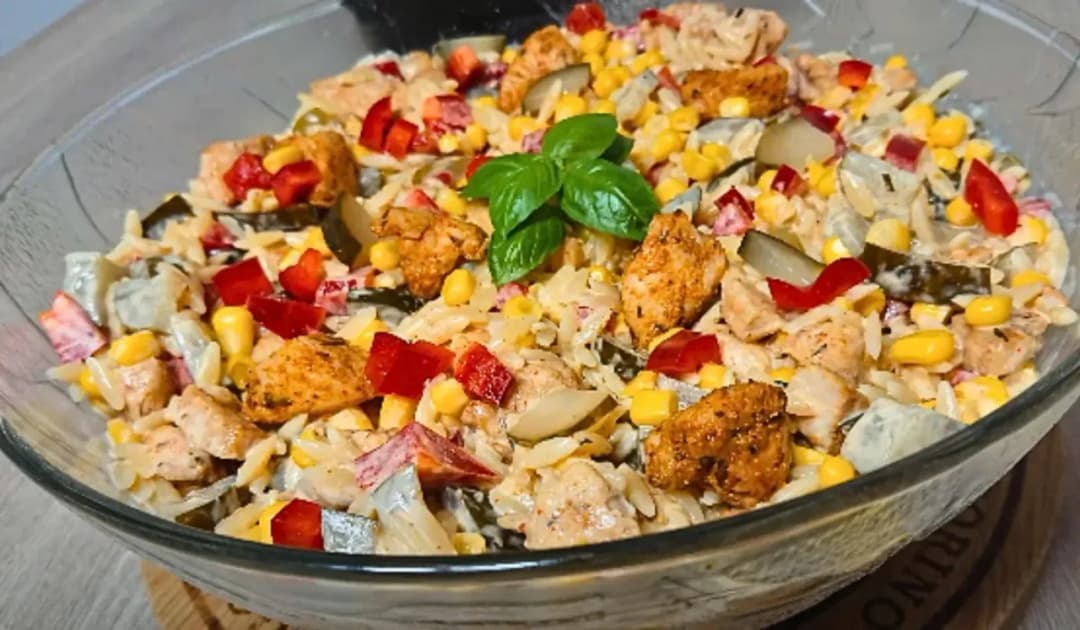 Co jest potrzebne do sałatki gyros? Odkryj proste składniki i przepis