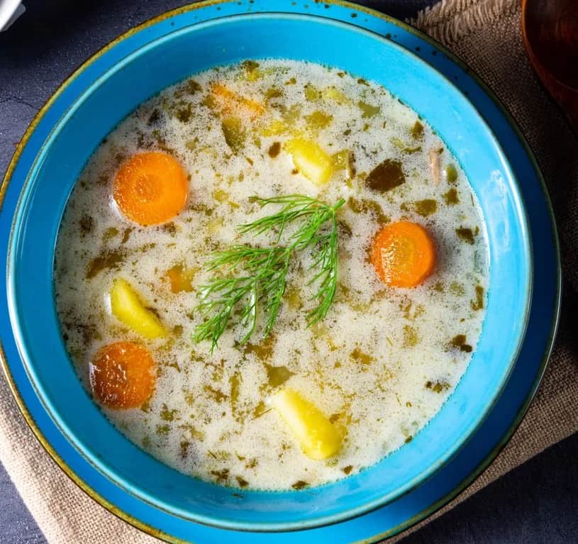 Czym doprawić zupę ogórkową, by smakowała wyjątkowo? Sprawdzone przyprawy i triki