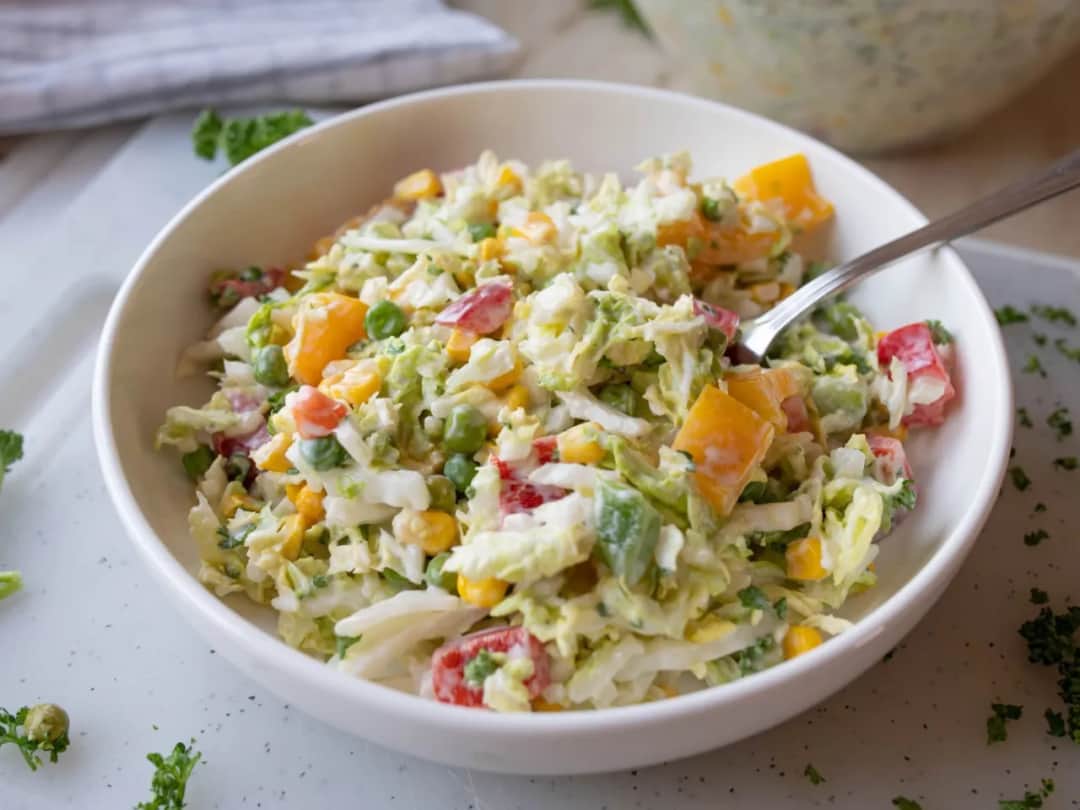 Jaką sałatkę zrobić z kapusty pekińskiej? Proste przepisy na smaki