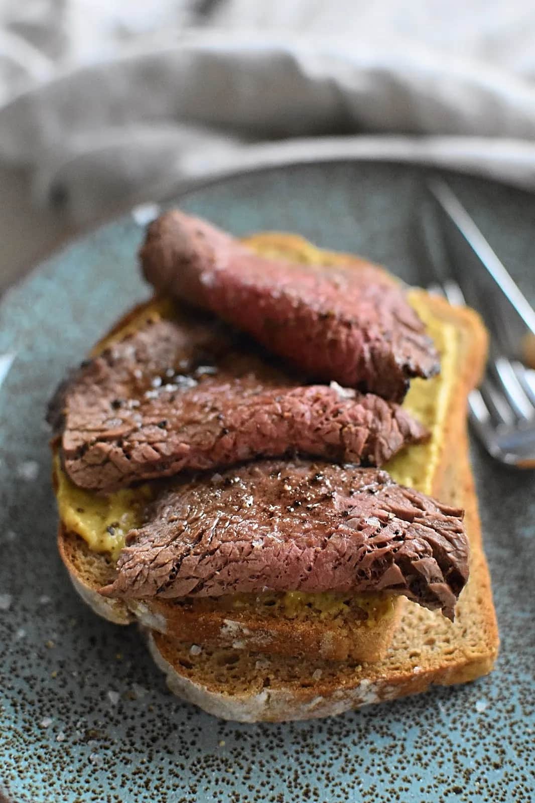 Ile piec schab z jelenia? Prosty przepis na idealne mięso w piekarniku