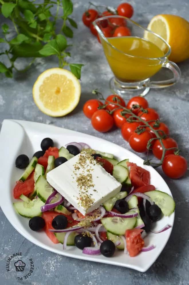 Składniki do sałatki greckiej: co dodać, by smakowała jak w Grecji?