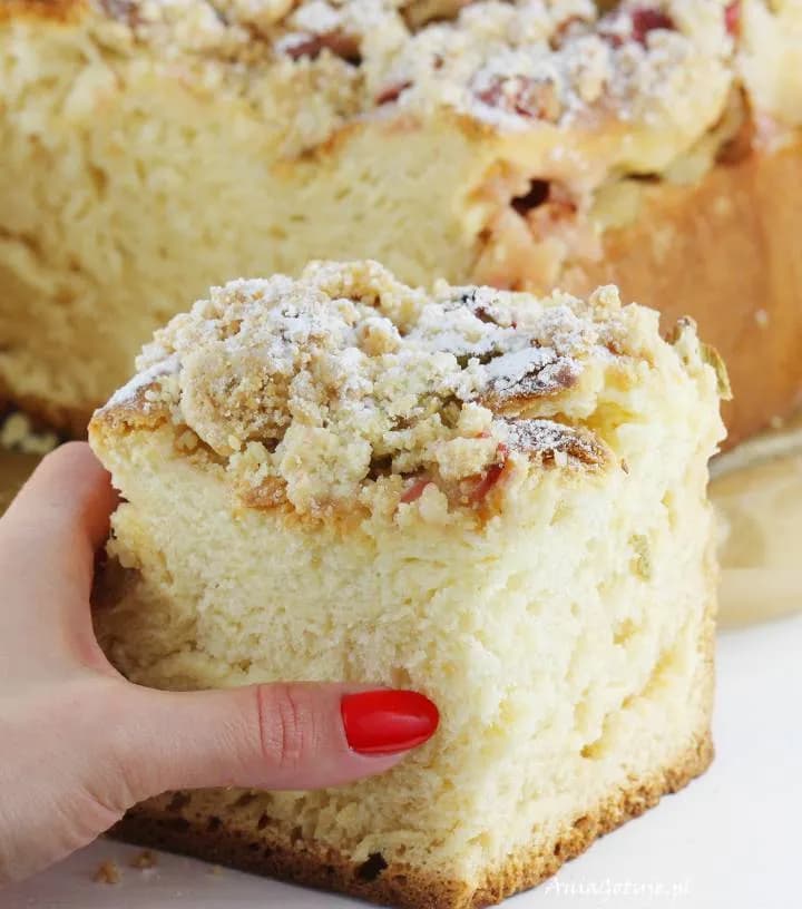 Prosty przepis na ciasto drożdżowe z rabarbarem, które zawsze się udaje